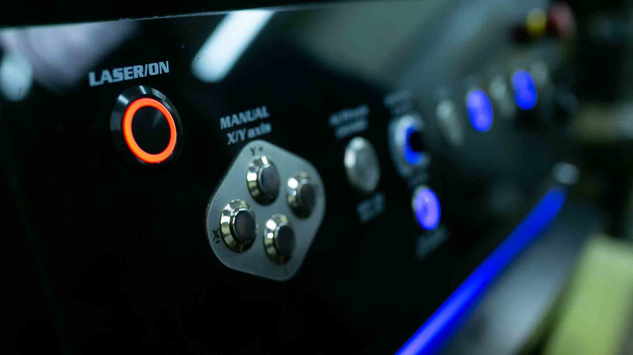 レーザー加工機